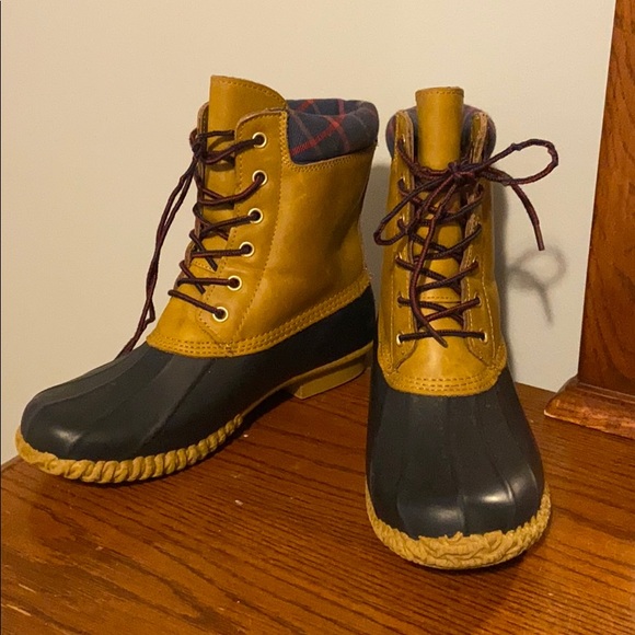 tommy hilfiger bean boots